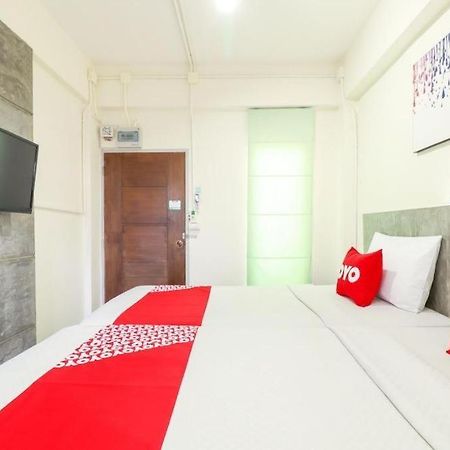 Oyo 412 7 Days Hotel Чіангмай Екстер'єр фото