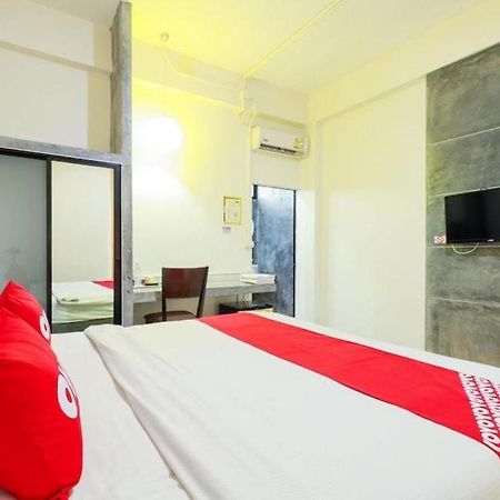 Oyo 412 7 Days Hotel Чіангмай Екстер'єр фото