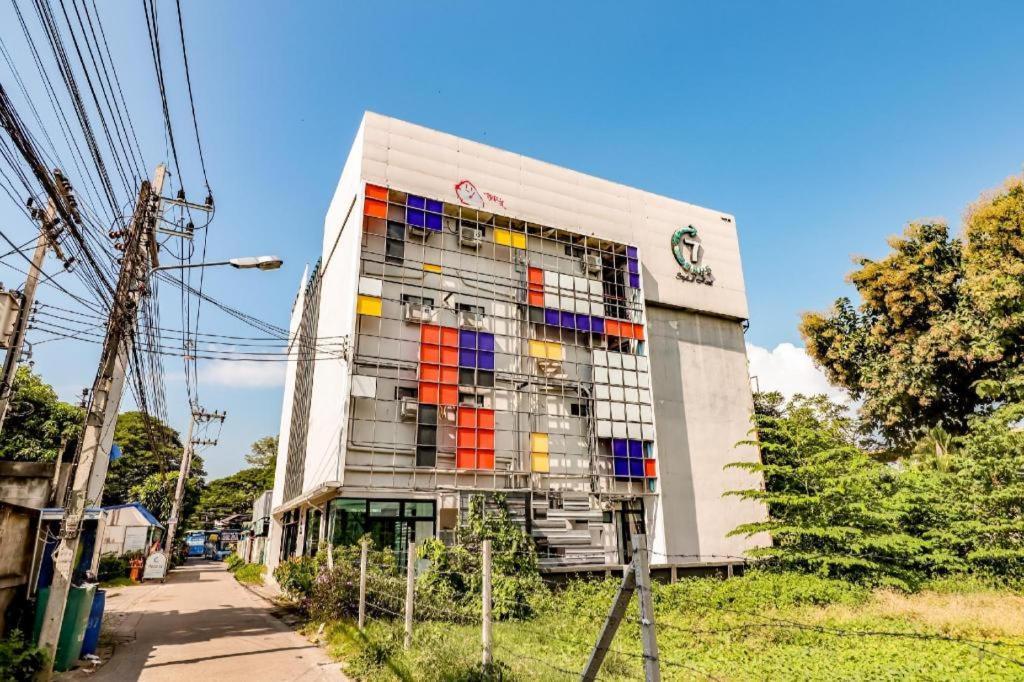 Oyo 412 7 Days Hotel Чіангмай Екстер'єр фото