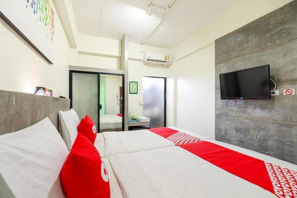 Oyo 412 7 Days Hotel Чіангмай Екстер'єр фото