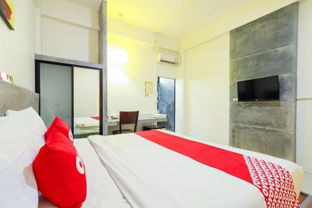 Oyo 412 7 Days Hotel Чіангмай Екстер'єр фото
