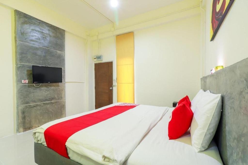 Oyo 412 7 Days Hotel Чіангмай Екстер'єр фото