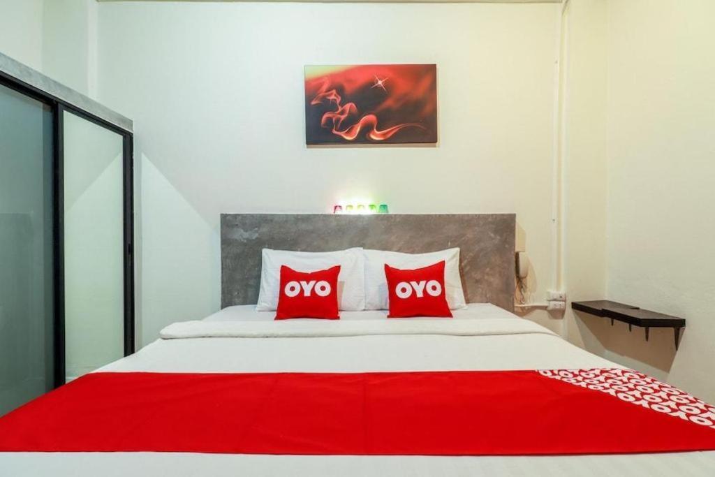 Oyo 412 7 Days Hotel Чіангмай Екстер'єр фото
