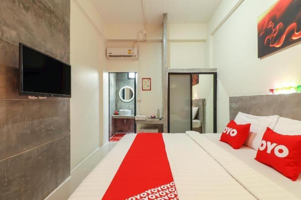 Oyo 412 7 Days Hotel Чіангмай Екстер'єр фото