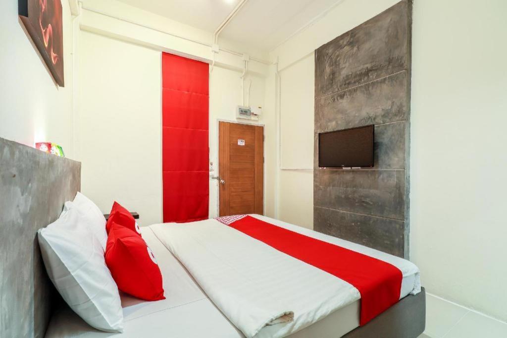 Oyo 412 7 Days Hotel Чіангмай Екстер'єр фото