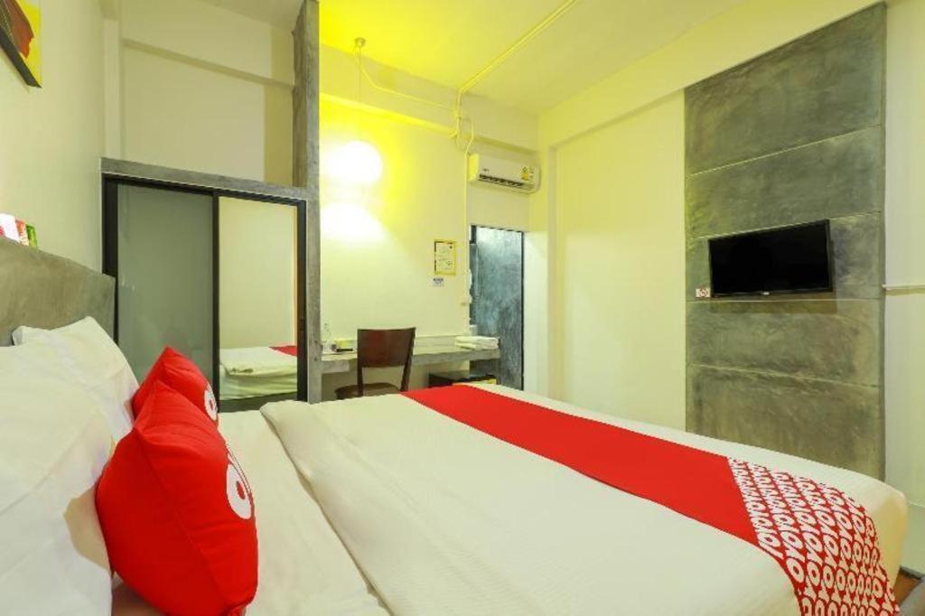 Oyo 412 7 Days Hotel Чіангмай Екстер'єр фото