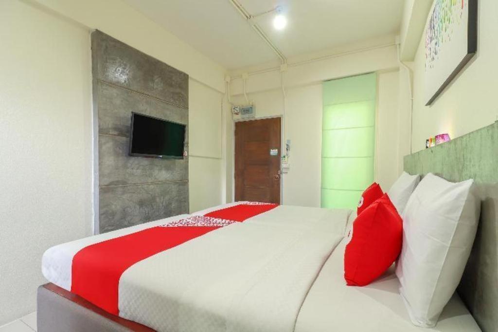 Oyo 412 7 Days Hotel Чіангмай Екстер'єр фото