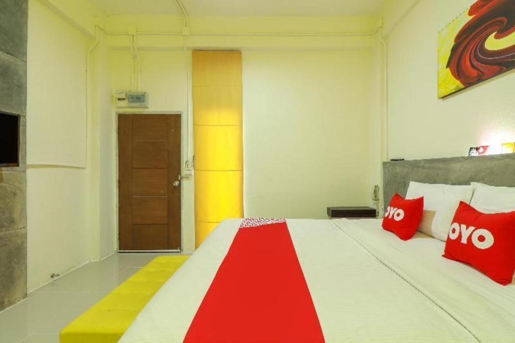 Oyo 412 7 Days Hotel Чіангмай Екстер'єр фото