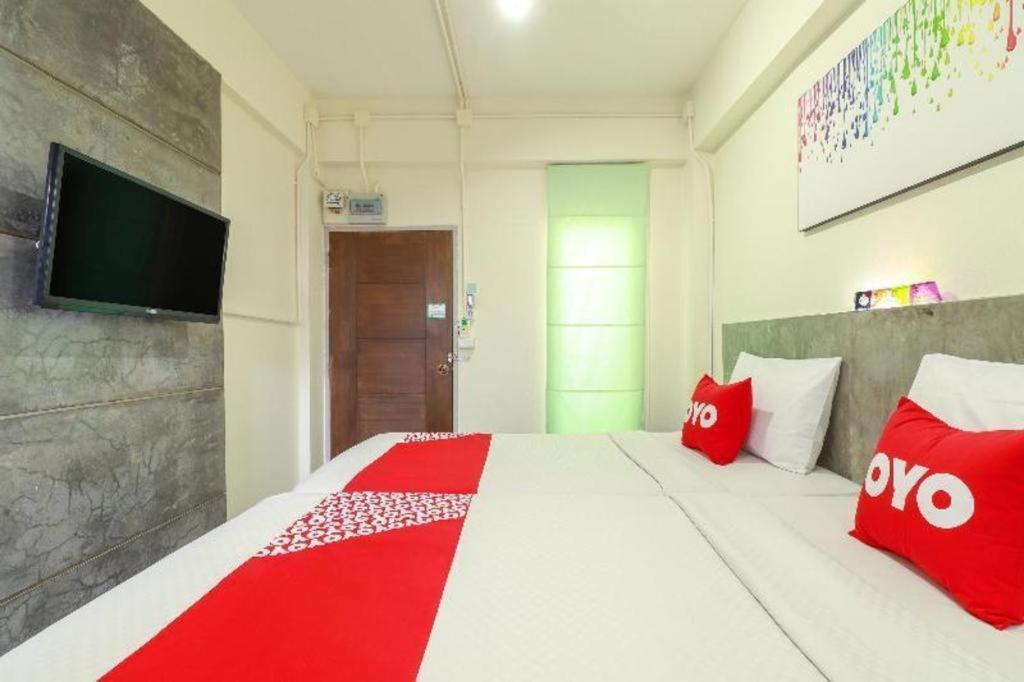 Oyo 412 7 Days Hotel Чіангмай Екстер'єр фото
